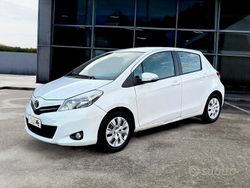 Bianco Usata 2013 Toyota Yaris Tre volumi | 6950 € (Buon prezzo)