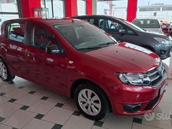 Rosso Usata 2015 Dacia Sandero Tre volumi | 5500 € (Buon prezzo)