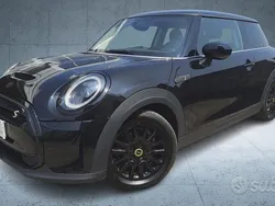 Nero / metallizzato Usata 2021 Mini Cooper SE Classic Due volumi | 16.500 € (Buon prezzo)