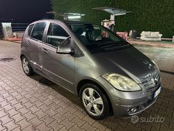 Grigio Usata 2012 Mercedes A150 Executive Tre volumi | 5200 €