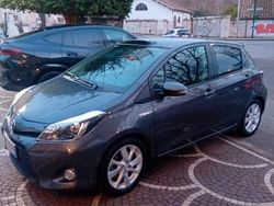 Grigio Usata 2014 Toyota Yaris Hybrid Tre volumi | 8700 €