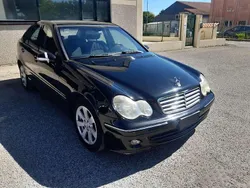 Nero Usata 2005 Mercedes C220 Avantgarde Tre volumi | 3800 € (Buon prezzo)