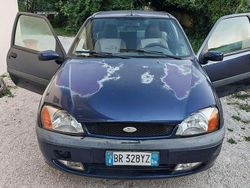 Blu/azzurro Usata 2001 Ford Fiesta Zetec Tre volumi | 700 €