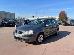 Giallo Usata 2005 VW Golf IV Comfortline Tre volumi | 3200 € (Buon prezzo)
