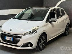 Usata 2016 Peugeot 208 Allure Due volumi | 7300 € (Buon prezzo)