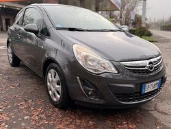 Grigio Usata 2013 Opel Corsa Tre volumi | 3700 € (Buon prezzo)