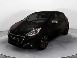 Nero Usata 2019 Peugeot 208 Signature Sky Due volumi | 11.900 € (Buon prezzo)