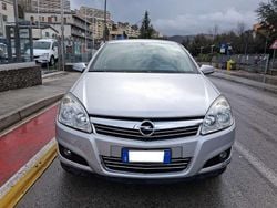 Argento Usata 2008 Opel Astra Cosmo Tre volumi | 1599 € (Ottimo prezzo)