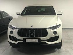 Bianco pastello Usata 2017 Maserati Levante SUV | 39.900 € (Molto cara)