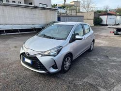 Grigio Usata 2020 Toyota Yaris Cool Tre volumi | 11.500 € (Buon prezzo)