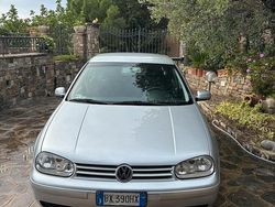 Grigio Usata 2001 VW Golf IV Tre volumi | 1100 € (Buon prezzo)