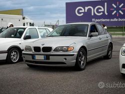 Grigio Usata 2004 BMW 320 Efficient Dynamics Tre volumi | 1000 €