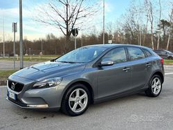 Grigio Usata 2017 Volvo V40 Inscription Tre volumi | 7990 € (Buon prezzo)