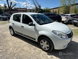 Usata 2011 Dacia Sandero Ambiance Due volumi | 3500 € (Buon prezzo)