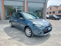 Grigio Usata 2010 Renault Clio II Tre volumi | 2900 € (Ottimo prezzo)