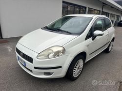 Usata 2009 Fiat Grande Punto Due volumi | 2800 € (Buon prezzo)