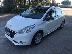 Bianco Usata 2014 Peugeot 208 Allure Due volumi | 7800 €