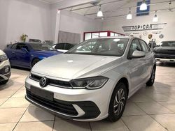 Grigio argento metallizzato Usata 2024 VW Polo Life Tre volumi | 19.499 € (Buon prezzo)