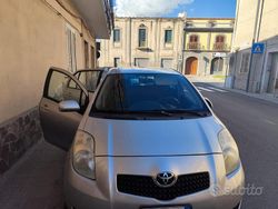 Grigio Usata 2007 Toyota Yaris Tre volumi | 3500 € (Buon prezzo)