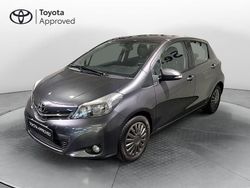 Grigio Usata 2013 Toyota Yaris Lounge Tre volumi | 8900 € (Buon prezzo)
