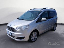 Grigio Usata 2015 Ford Tourneo Courier Titanium Monovolume | 10.900 € (Cara)