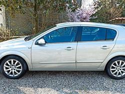 Grigio Usata 2007 Opel Astra Cosmo Tre volumi | 1100 € (Buon prezzo)