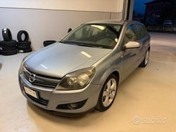 Grigio Usata 2008 Opel Astra Tre volumi | 2500 € (Buon prezzo)