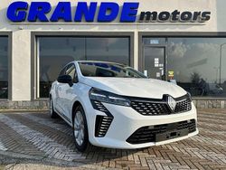 Bianco ghiaccio opaco Nuova 2025 Renault Clio V Evolution Tre volumi | 17.900 € (Buon prezzo)