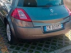 Grigio Usata 2004 Renault Mégane II Dynamique Tre volumi | 1500 € (Buon prezzo)
