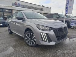Grigio Nuova 2025 Peugeot 208 Style Due volumi | 19.700 € (Buon prezzo)