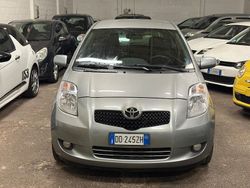 Argento Usata 2007 Toyota Yaris Luna Tre volumi | 3700 € (Buon prezzo)