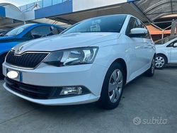 Bianco Usata 2015 Skoda Fabia Tre volumi | 5900 € (Buon prezzo)
