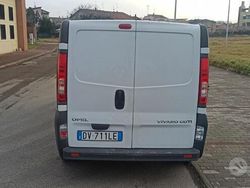 Bianco Usata 2009 Opel Vivaro Monovolume | 7500 €