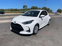 Bianco Usata 2022 Toyota Yaris Hybrid Active Tre volumi | 16.100 € (Ottimo prezzo)