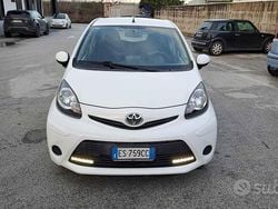 Bianco Usata 2013 Toyota Aygo Connect Style Due volumi | 4700 € (Buon prezzo)