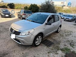 Grigio Usata 2009 Dacia Sandero Lauréate Tre volumi | 1499 € (Ottimo prezzo)