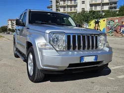 Argento Usata 2008 Jeep Cherokee SUV | 8700 € (Buon prezzo)