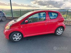 Rosso Usata 2006 Toyota Aygo Due volumi | 2500 € (Buon prezzo)