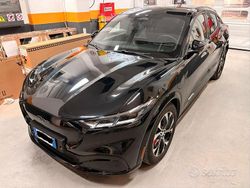 Nero Usata 2022 Ford Mustang Mach-E Premium SUV | 34.900 € (Cara)