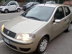 Grigio Usata 2008 Fiat Punto Due volumi | 2200 € (Buon prezzo)