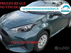 Giallo Nuova 2025 Toyota Yaris Hybrid Active Tre volumi | 21.490 € (Buon prezzo)