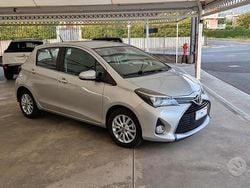 Grigio Usata 2015 Toyota Yaris Lounge Due volumi | 10.500 € (Molto cara)