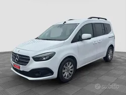 Bianco artico Usata 2023 Mercedes 180 Premium Tre volumi | 26.900 € (Ottimo prezzo)