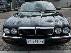 Verde Usata 1998 Jaguar XJ8 Executive Tre volumi | 13.000 €