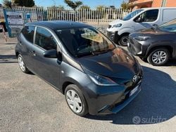 Grigio Usata 2016 Toyota Aygo Due volumi | 8980 € (Buon prezzo)