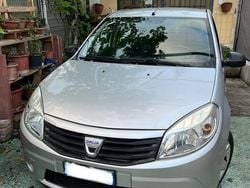 Usata 2010 Dacia Sandero Due volumi | 3700 € (Buon prezzo)