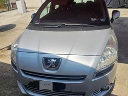 Grigio Usata 2010 Peugeot 5008 Monovolume | 3900 € (Buon prezzo)