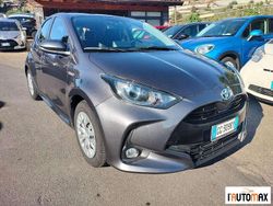 Grigio Usata 2021 Toyota Yaris Hybrid Business Edition Tre volumi | 15.900 € (Ottimo prezzo)
