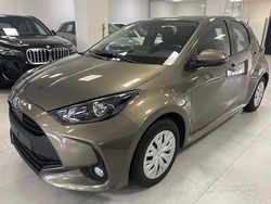Marrone Usata 2023 Toyota Yaris Hybrid Due volumi | 18.400 € (Buon prezzo)