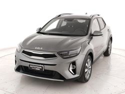 Grigio scuro metall. Usata 2025 Kia Stonic Style SUV | 17.000 € (Buon prezzo)